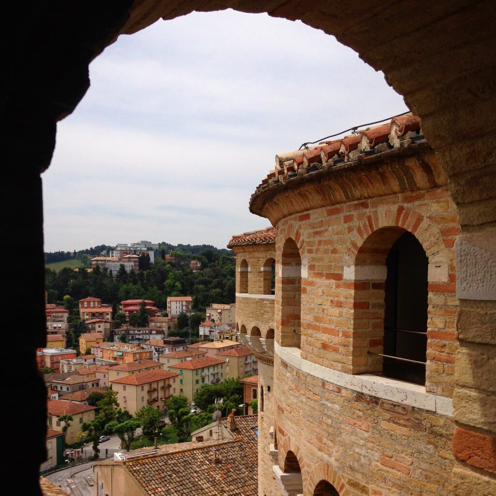 Panorama visto dentro dos caminhos de ronda