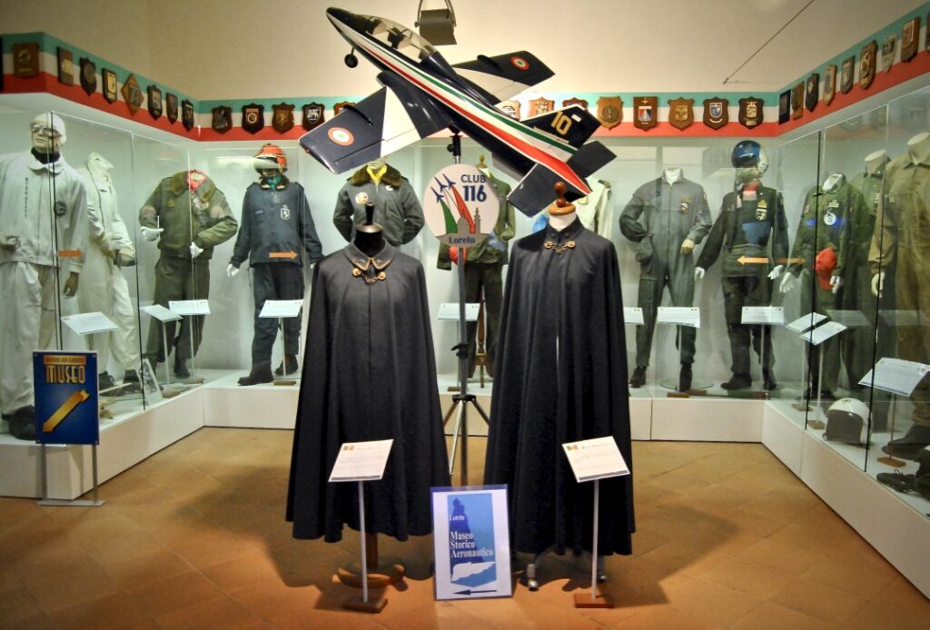Uniformes militares em exibição no museu