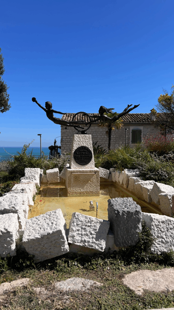 Escultura do artista Johannes Genemans