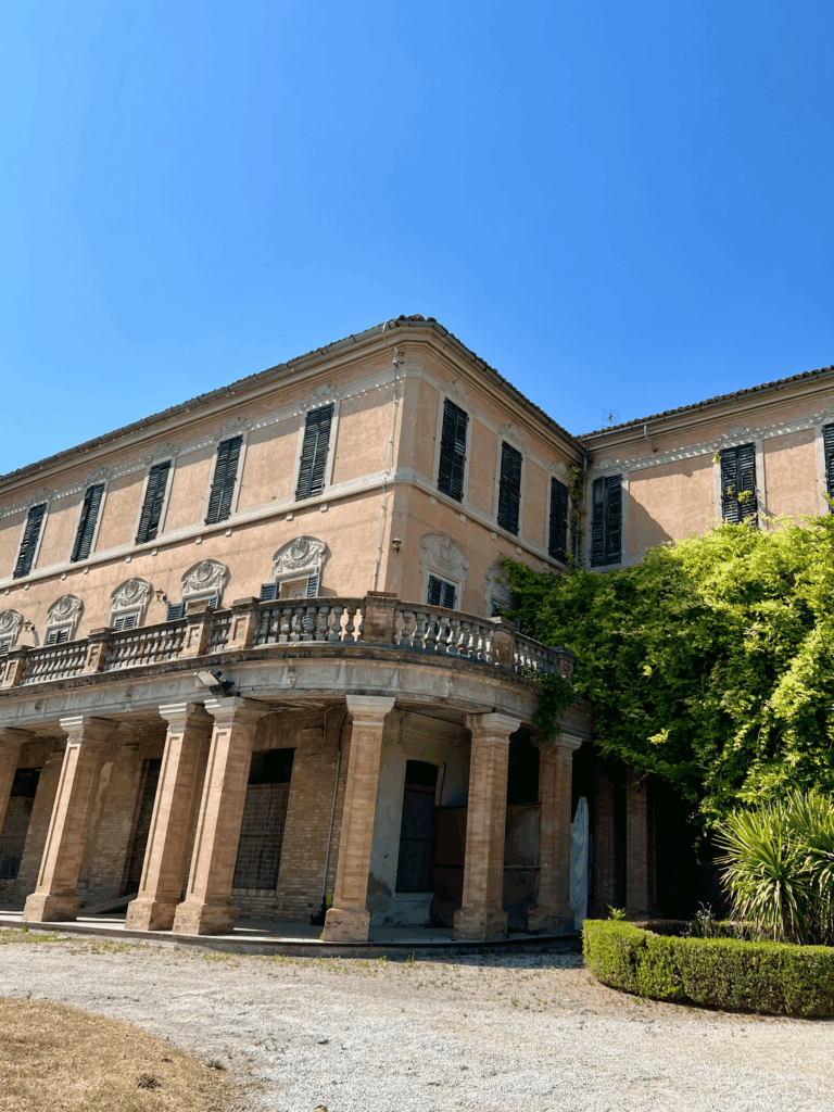 Frente do palácio da Villa Buonaccorsi