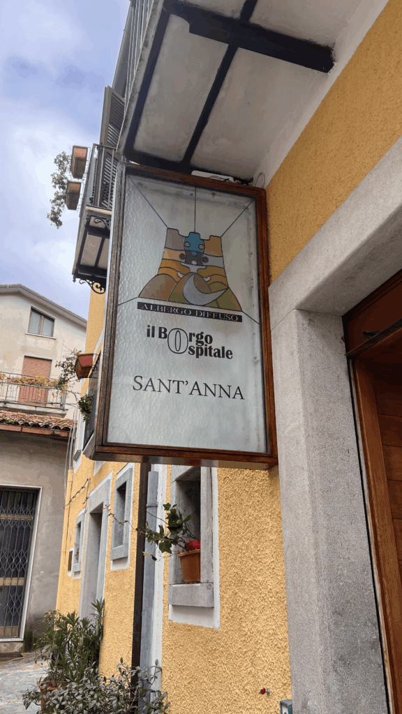 Ingresso do palácio Santanna, que faz parte do Borgo Ospitale