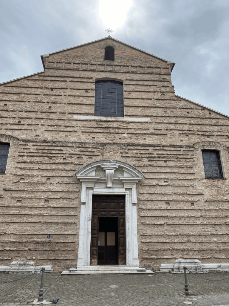 Fachada da igreja de Santa Maria Assunta