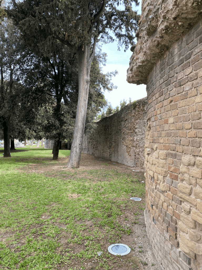 Porta della Mandria e muros romanos