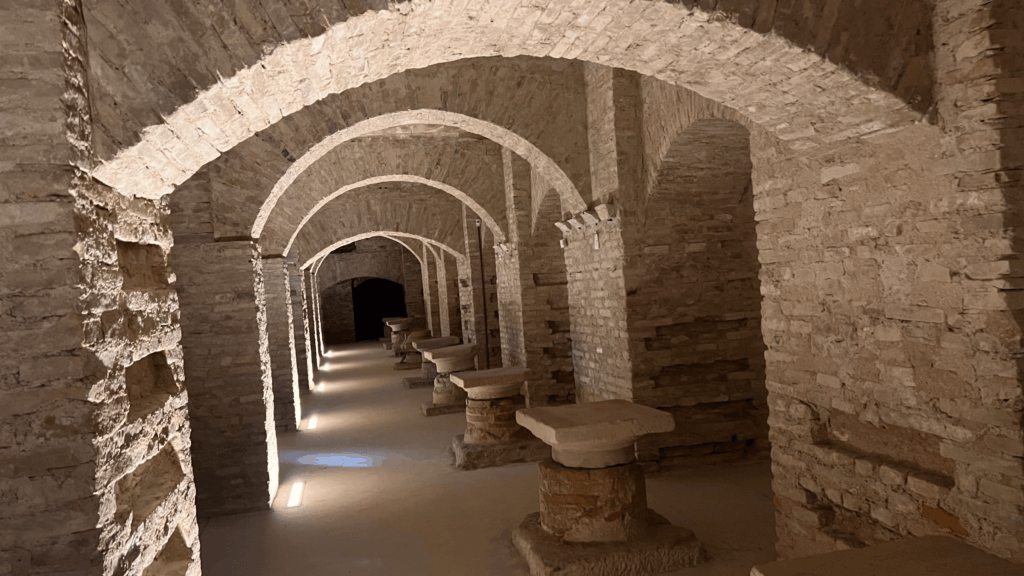 Area arqueológica no subsolo da Mediateca Montanari