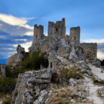 Rocca Calascio: a fortaleza que vigiava os caminhos
